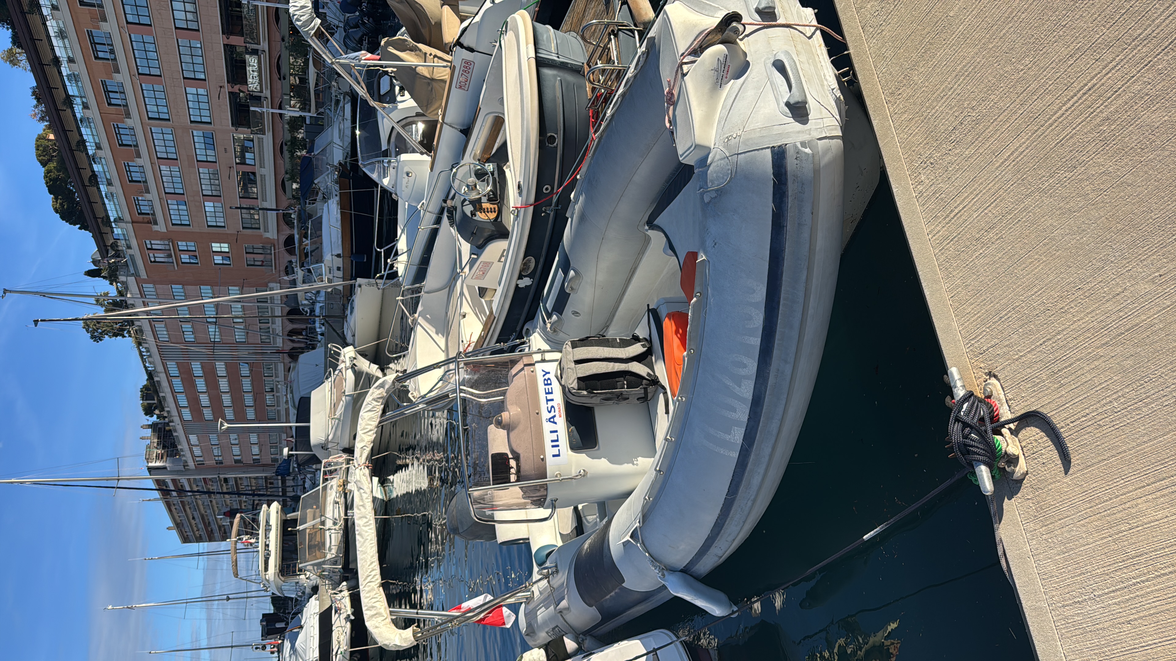Au Port Hercule