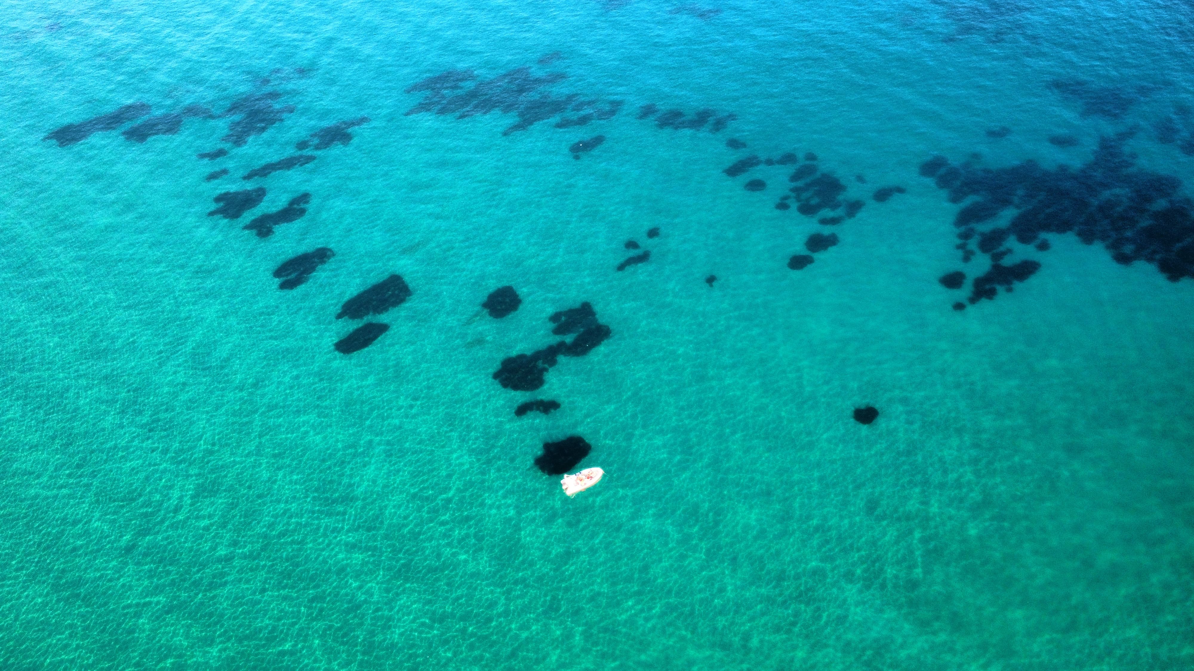 Eaux turquoises depuis le ciel